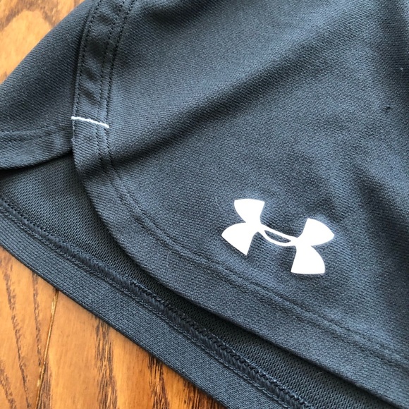Under Armour M shorts EUC - Picture 3 of 7